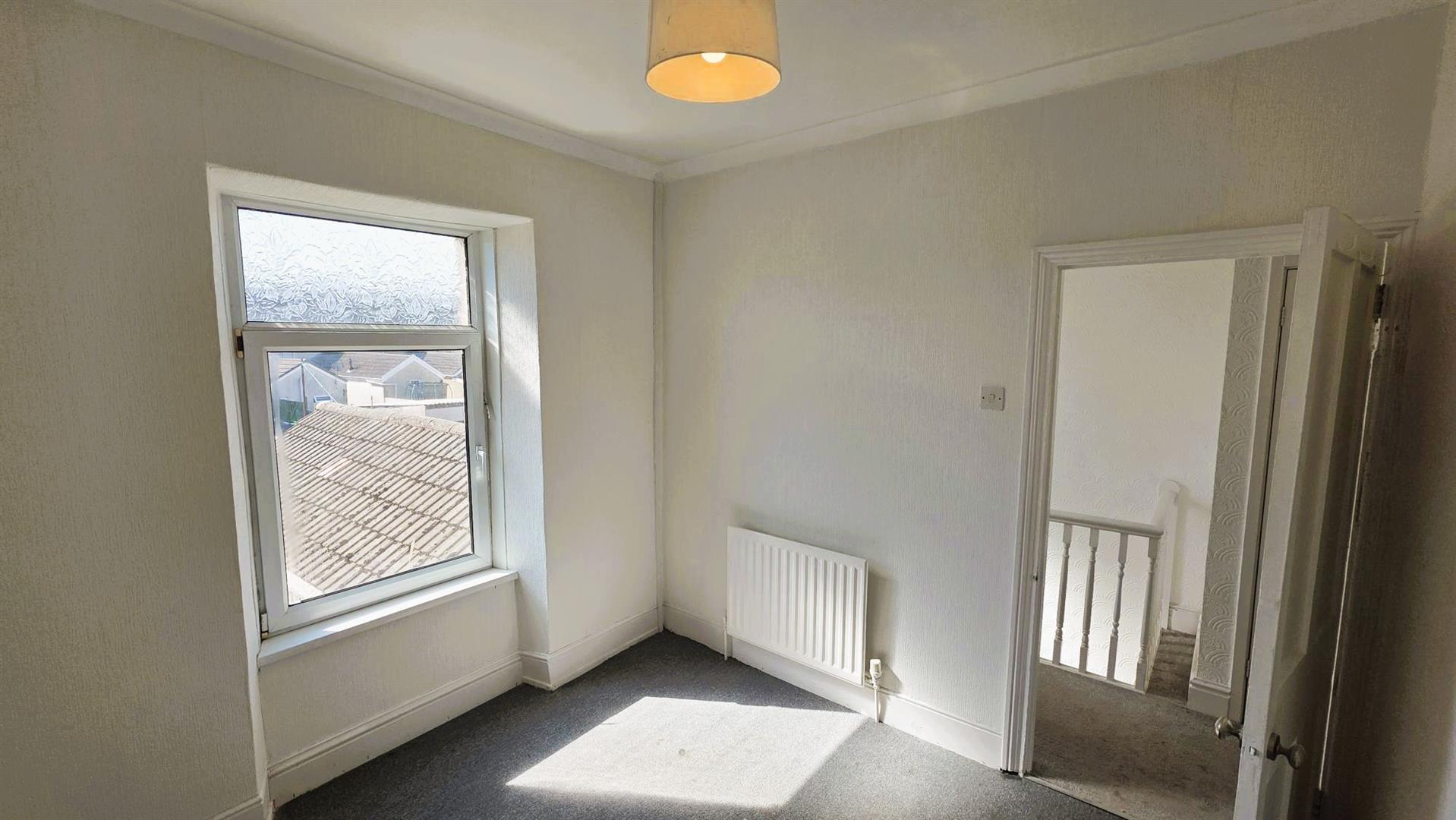 Swansea Road, Llanelli, SA15 3BJ